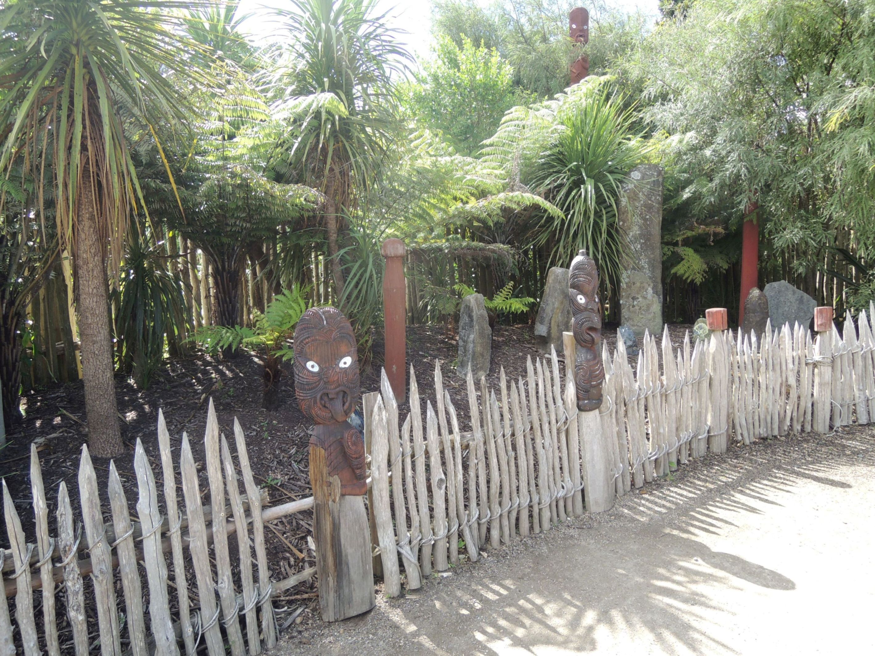 Maorská záhrada - ochranný plot